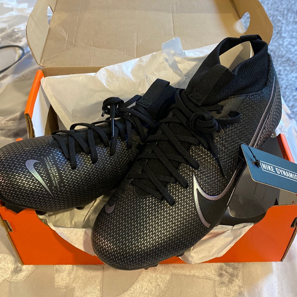 Nike jr. superfly 7 academy soccer cleats.